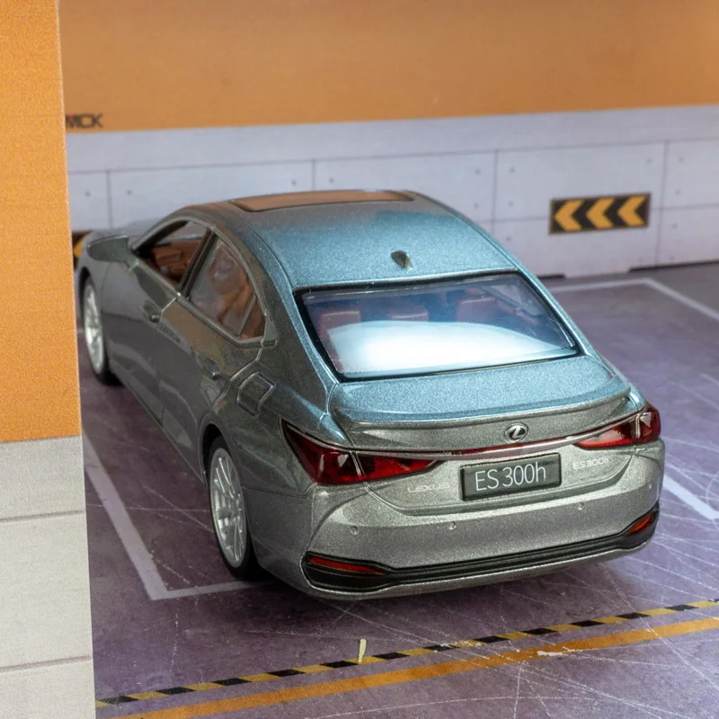 Lexus ES300h 1:35 Scale Diecast Model 5 Lexus ES300h 1:35 Scale Diecast Model - Image 5