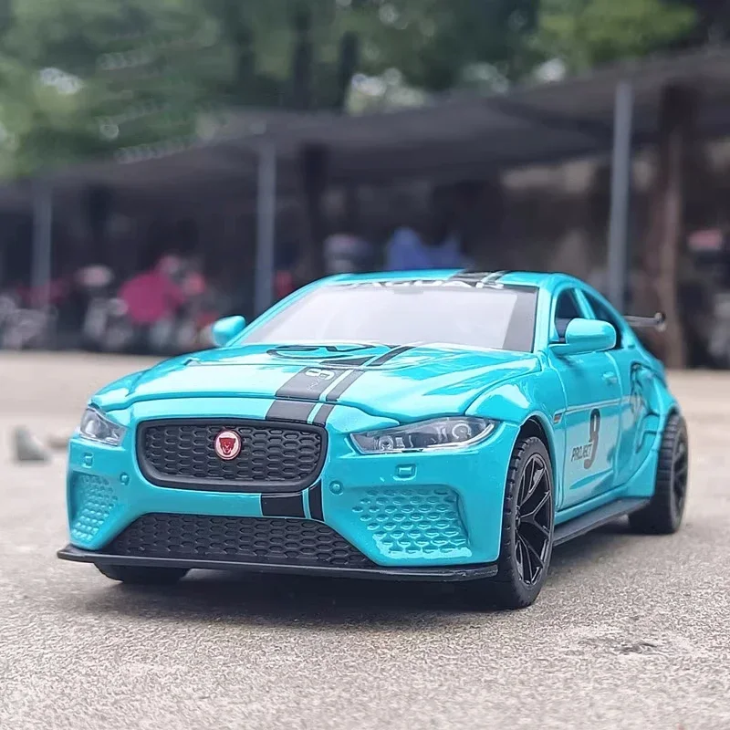 1:32 Scale Black Jaguar Sports Car Model 4 1:32 Scale Black Jaguar Sports Car Model - Image 4