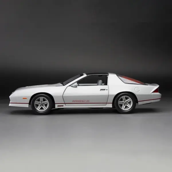 1985 Camaro IROC 1:18 Diecast Model Collectible - Image 3