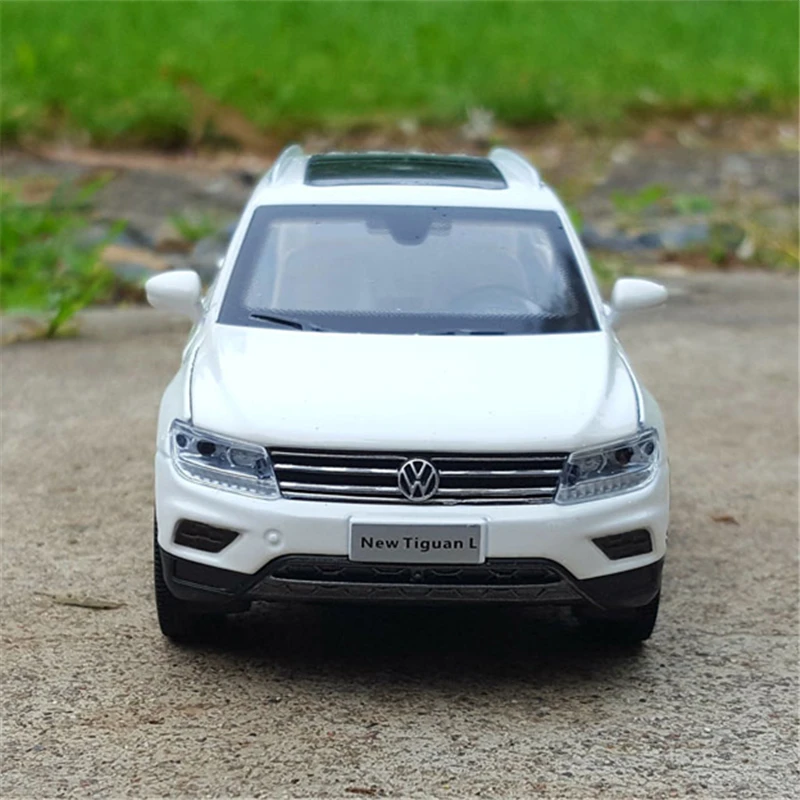 Volkswagen Tiguan L 1:32 Diecast Model SUV 6 Volkswagen Tiguan L 1:32 Diecast Model SUV - Image 6