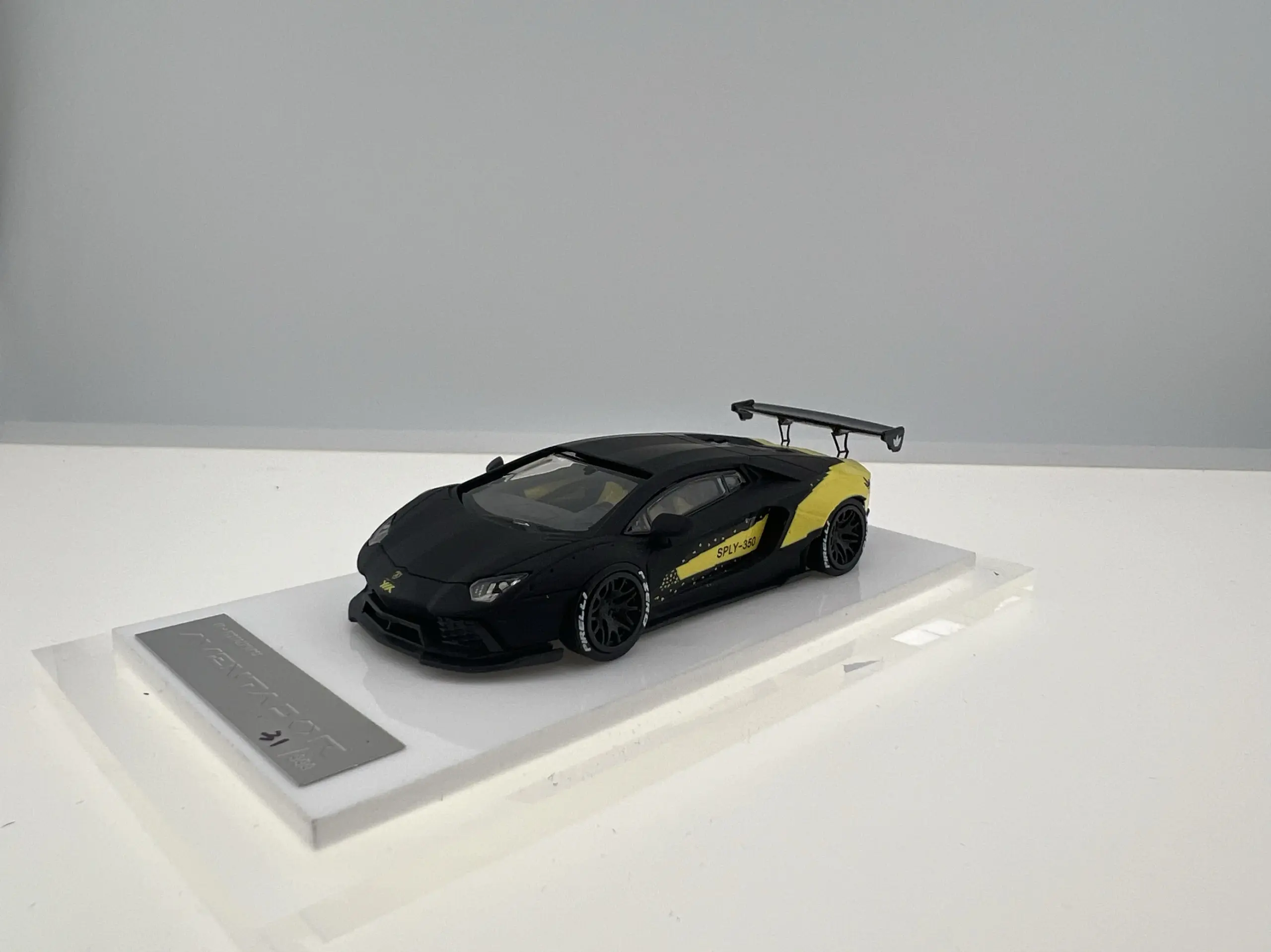 Onemodel 1:64 Light Gray Lamborghini Aventador 6 Onemodel 1:64 Light Gray Lamborghini Aventador - Image 6