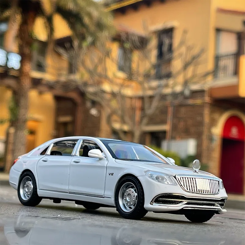 1:32 Maybach S650 Diecast Model Luxury Car 3 1:32 Maybach S650 Diecast Model Luxury Car - Image 3