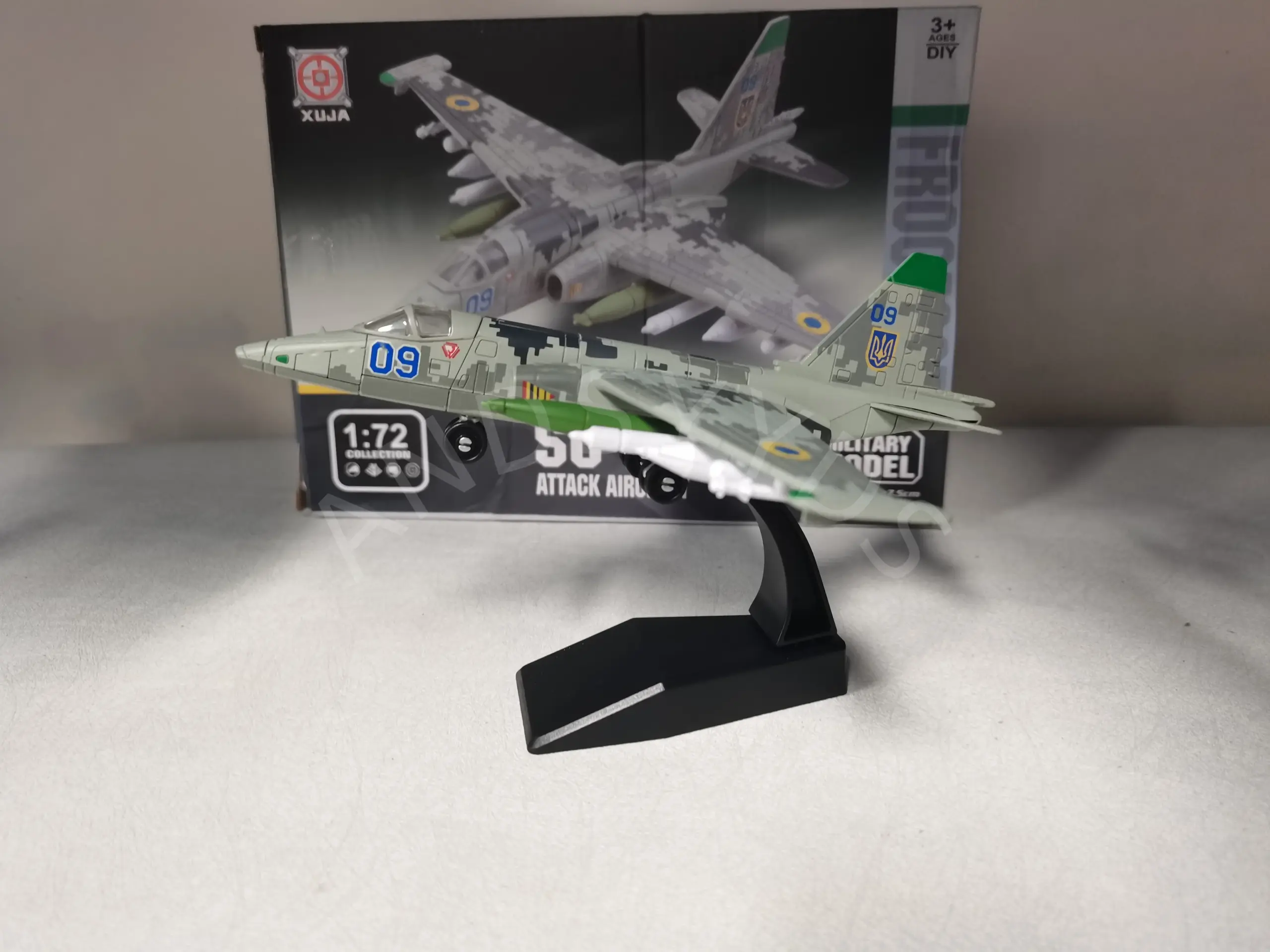 1:72 Scale SU-25 Fighter Model Kit 4 1:72 Scale SU-25 Fighter Model Kit - Image 4