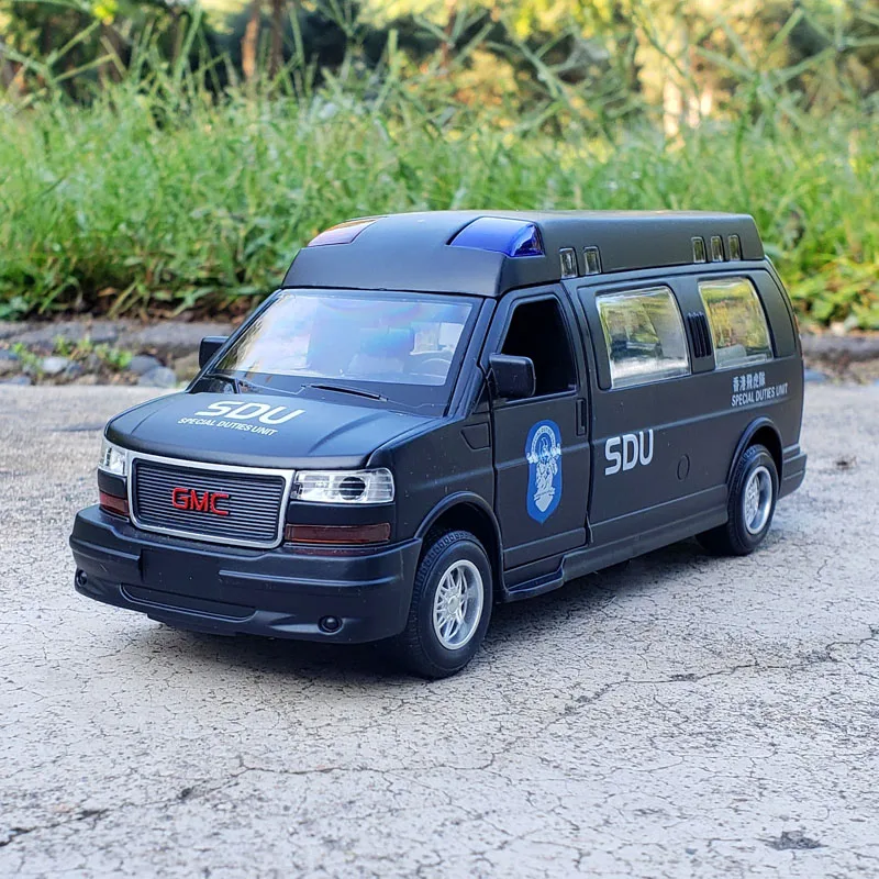 1:32 GMC Savana Police Diecast Model Vehicle 2 1:32 GMC Savana Police Diecast Model Vehicle - Image 2