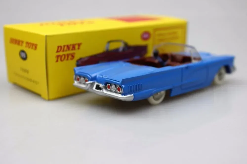 1:43 Scale Ford Thunderbird Diecast Model Car 3 1:43 Scale Ford Thunderbird Diecast Model Car - Image 3
