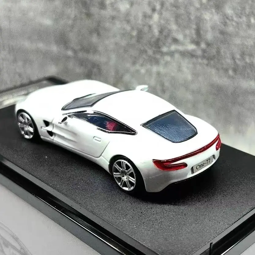 1:64 Aston Martin ONE-77 Diecast Model Car 4 1:64 Aston Martin ONE-77 Diecast Model Car - Image 4
