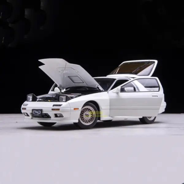 1:18 Scale RX7 FC3S Diecast Model Car - Image 5