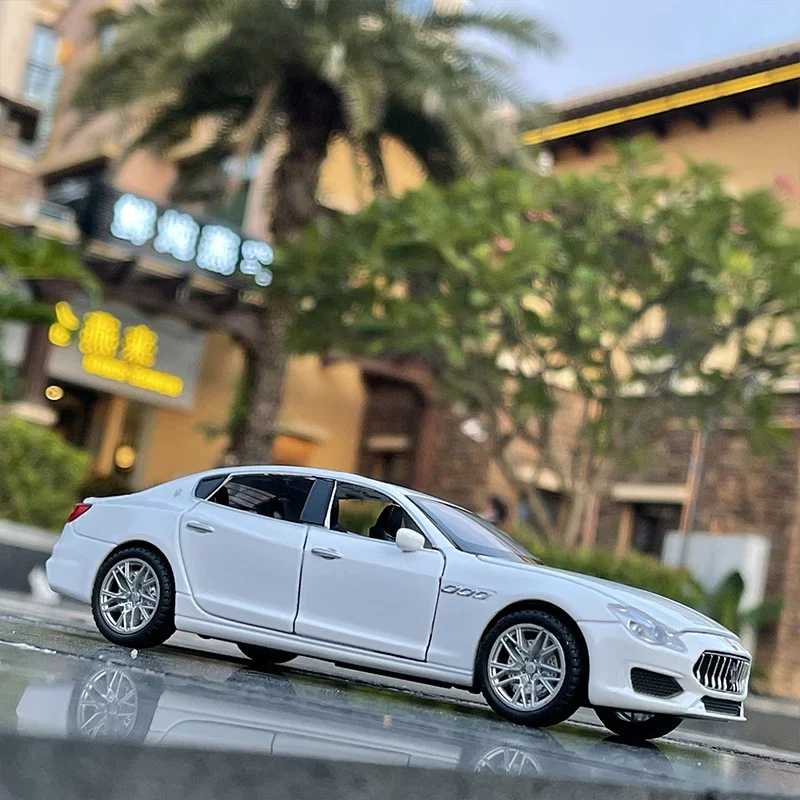 1:32 Maserati Quattroporte Scale Model Blue 3 1:32 Maserati Quattroporte Scale Model Blue - Image 3