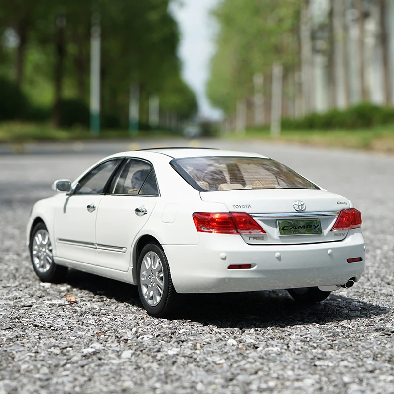 1:18 Scale GAC Toyota Camry 2008 Die-cast Model 3 1:18 Scale GAC Toyota Camry 2008 Die-cast Model - Image 3