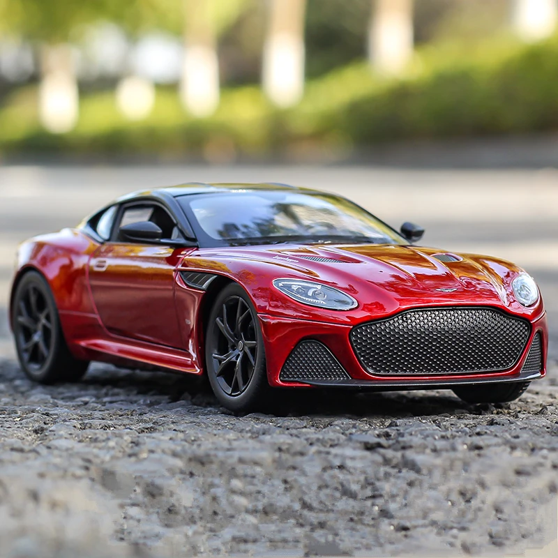 1:24 Aston Martin DBS Superleggera Diecast Model 5 1:24 Aston Martin DBS Superleggera Diecast Model - Image 5