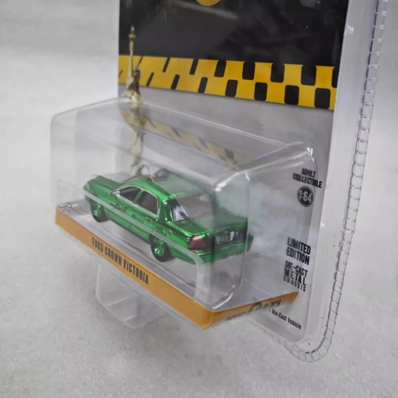 1/64 Scale 2011 Ford Crown Victoria Taxi Model 4 1/64 Scale 2011 Ford Crown Victoria Taxi Model - Image 4