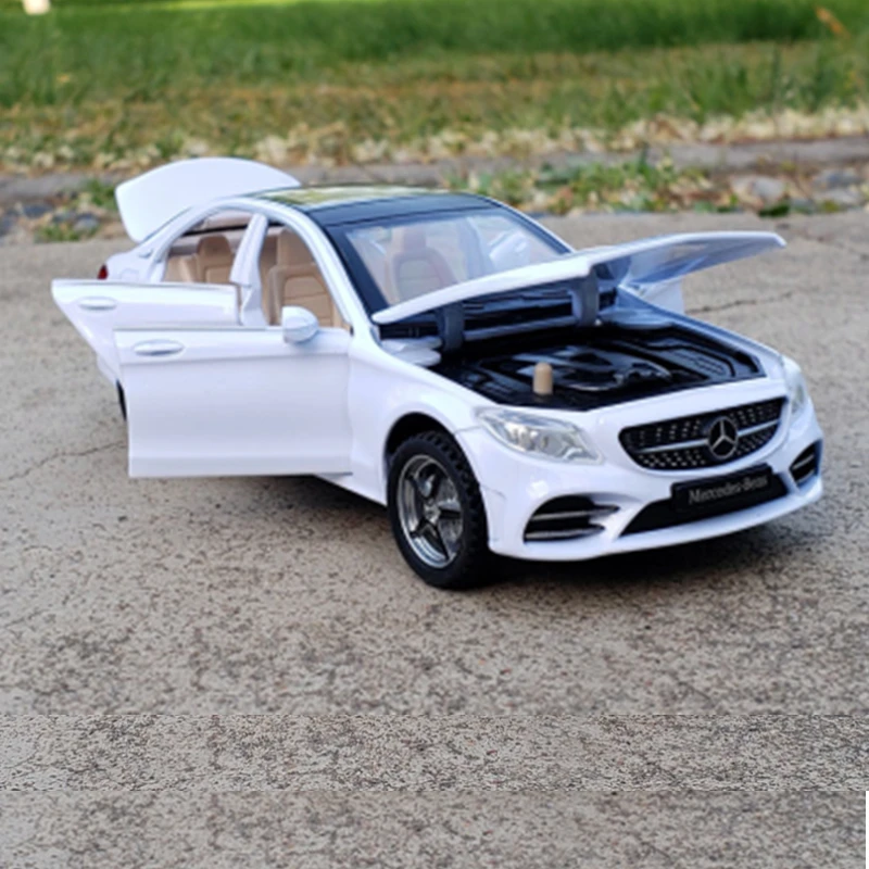 1/32 Mercedes-Benz C-Class Diecast Model Car 4 1/32 Mercedes-Benz C-Class Diecast Model Car - Image 4