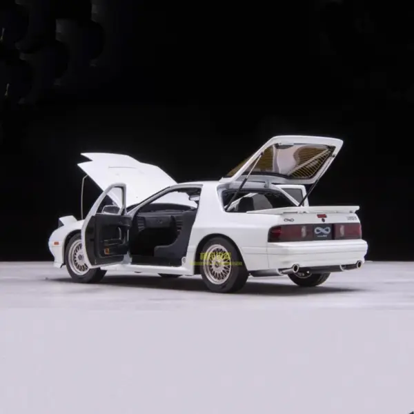 1:18 Scale RX7 FC3S Diecast Model Car - Image 6