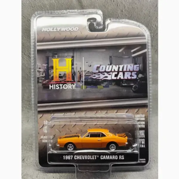 Greenlight 1:64 Scale 1967 Camaro RS Model - Image 3