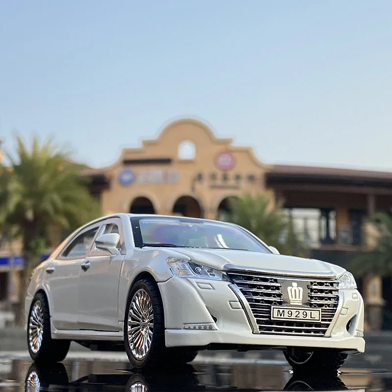 Diecast 1:24 White Toyota Crown Model Car 3 Diecast 1:24 White Toyota Crown Model Car - Image 3