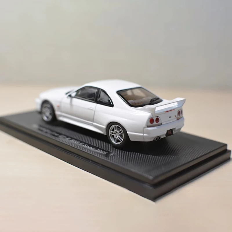 Ebbro 1:43 Scale Nissan Skyline GT-R R33 V-Spec 3 Ebbro 1:43 Scale Nissan Skyline GT-R R33 V-Spec - Image 3
