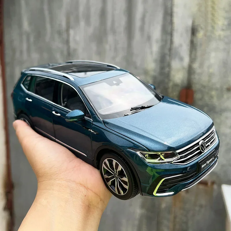 1:18 Diecast TIGUAN L SUV Model in White 4 1:18 Diecast TIGUAN L SUV Model in White - Image 4