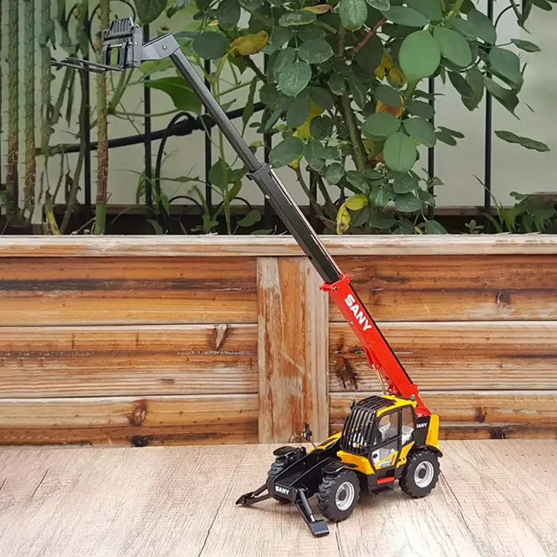 1:35 Scale SANY STH1440 Forklift Loader Model 3 1:35 Scale SANY STH1440 Forklift Loader Model - Image 3