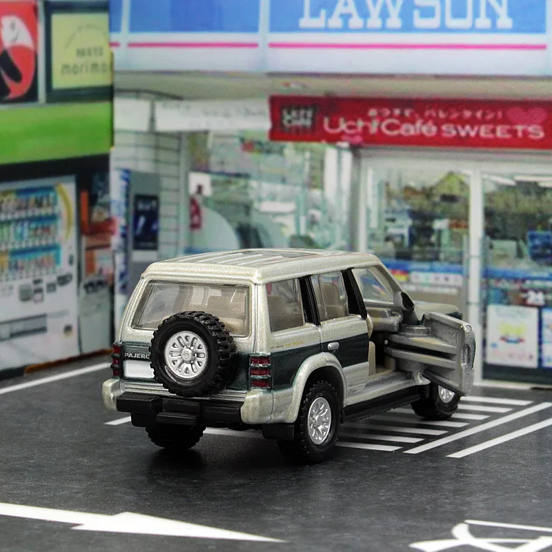 Mitsubishi Pajero 1:64 Diecast SUV Model 5 Mitsubishi Pajero 1:64 Diecast SUV Model - Image 5