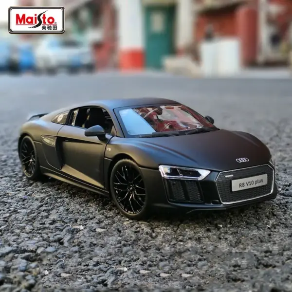1:18 Scale Audi R8 V10 Plus Diecast Model - Image 2