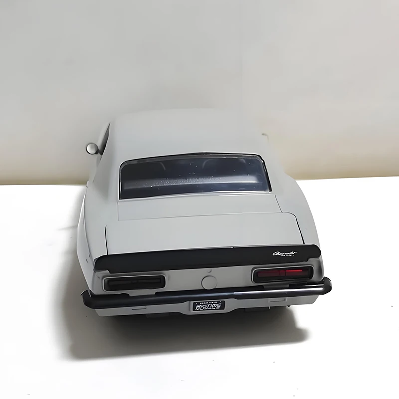1967 Camaro 1:24 Scale Diecast Model Car 5 1967 Camaro 1:24 Scale Diecast Model Car - Image 5