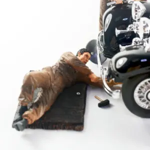 Car Scene Miniature Repairman Figure 1:18 Scale 20 S2016f91cbd49416181efd737100bb3e0m