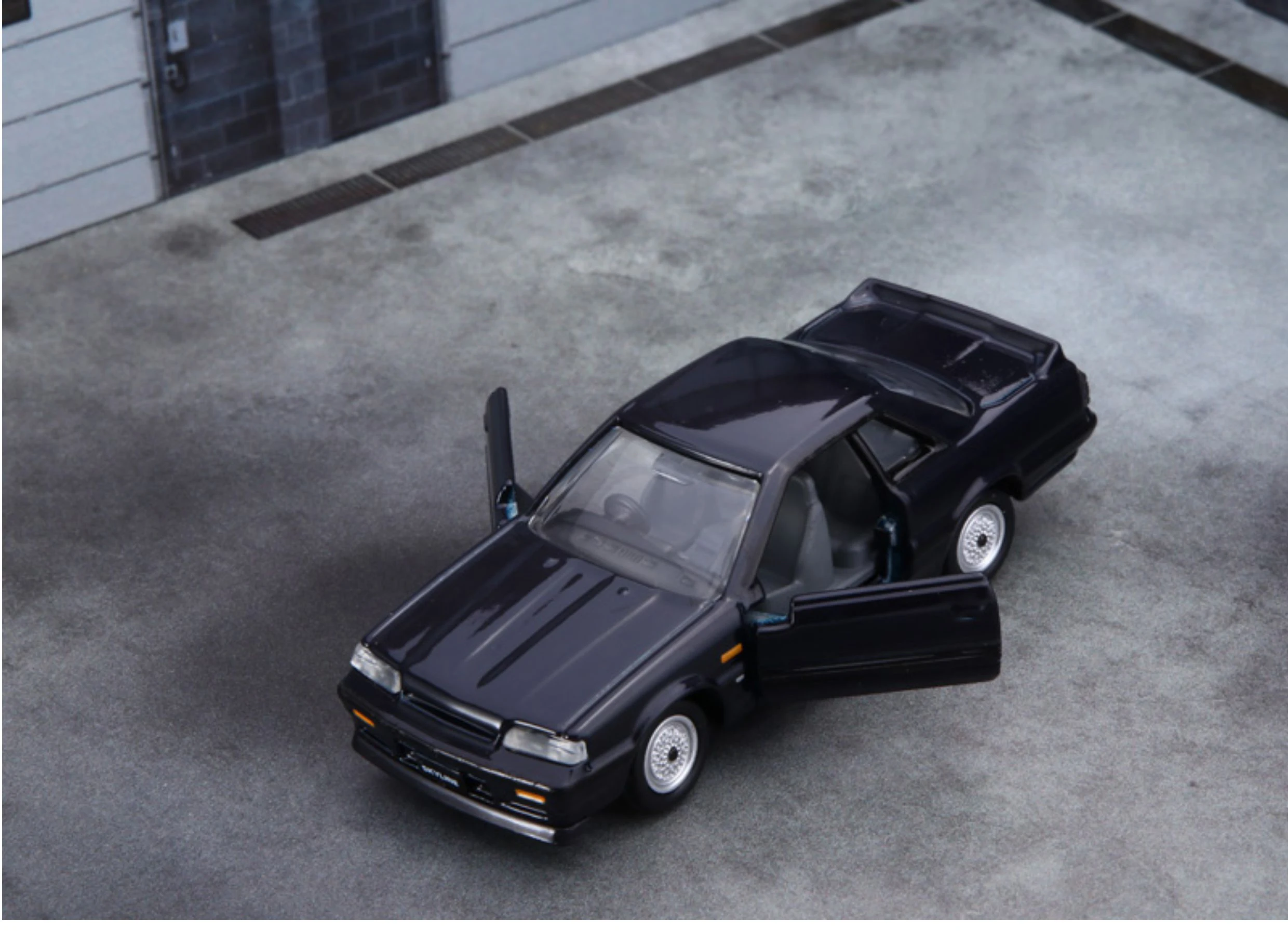 TOMY Nissan Skyline GTS-R Diecast Model 7cm 3 TOMY Nissan Skyline GTS-R Diecast Model 7cm - Image 3