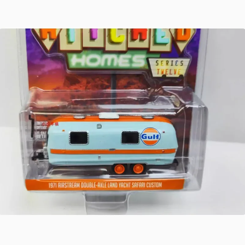 Greenlight 1:64 Scale 1971 Airstream Model 2 Greenlight 1:64 Scale 1971 Airstream Model - Image 2