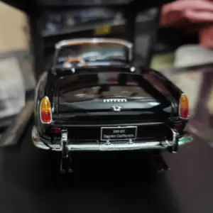 Diecast 1:18 Scale Ferrari 250 GT 1960 Model 25 S23ff35eedb524bed92349dccb95ac793Y