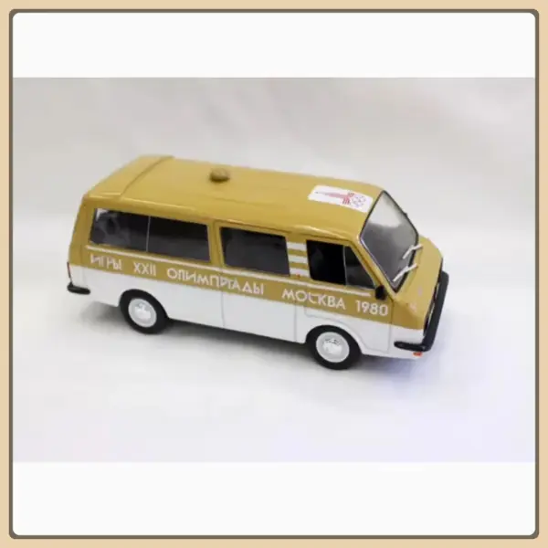1:43 Scale RAF2203 Latvia Retro Van Model - Image 4