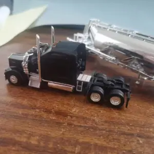 1:87 Scale Peterbilt 367 Tanker Truck Model 15 S247376db4eed45789d2cef508d711959j