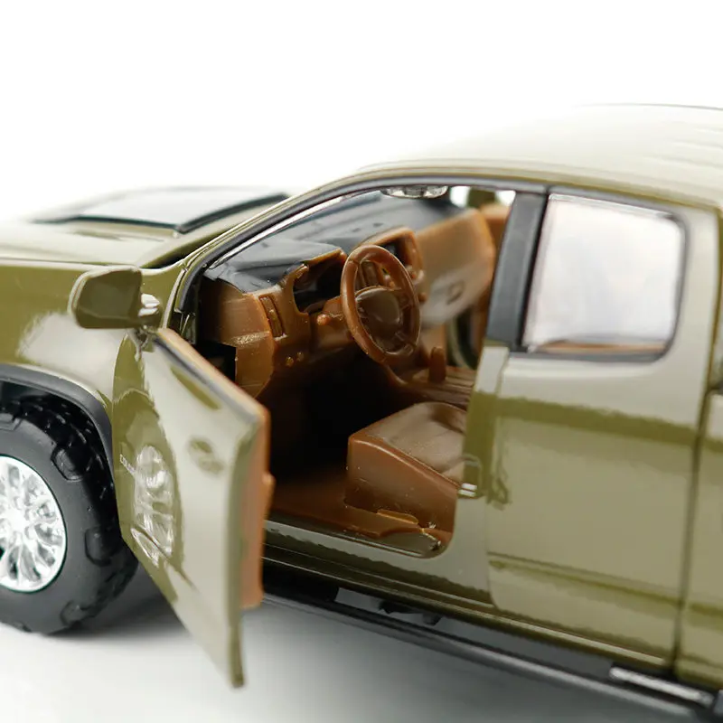 1:32 Chevrolet Colorado ZR2 Off-Road Diecast Model 6 1:32 Chevrolet Colorado ZR2 Off-Road Diecast Model - Image 6