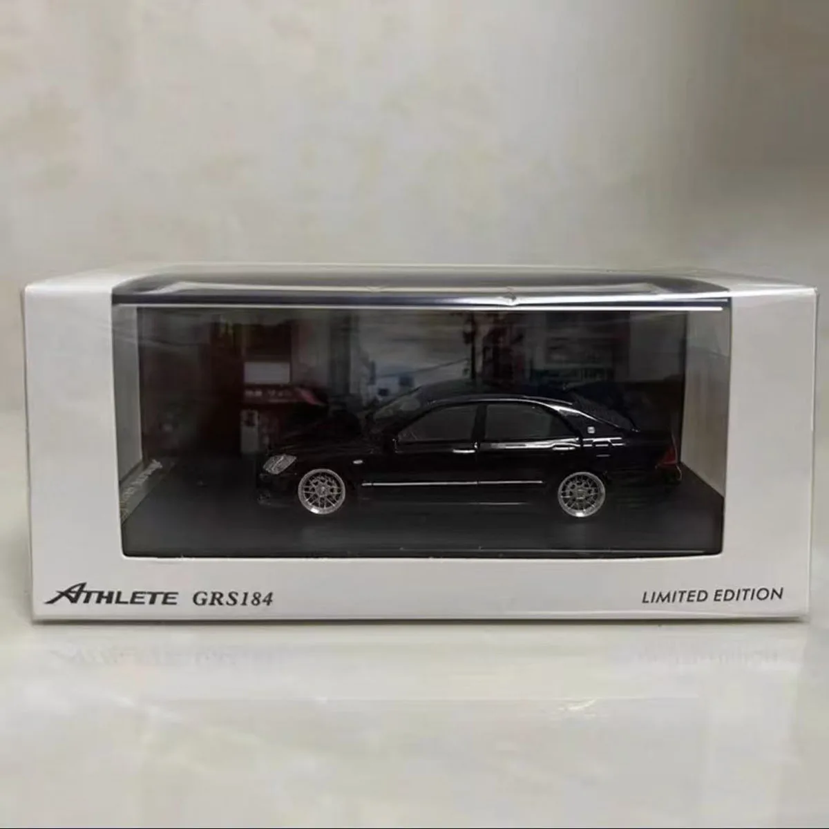 Leuxes LS430 1/64 Scale Black Car Model 3 Leuxes LS430 1/64 Scale Black Car Model - Image 3