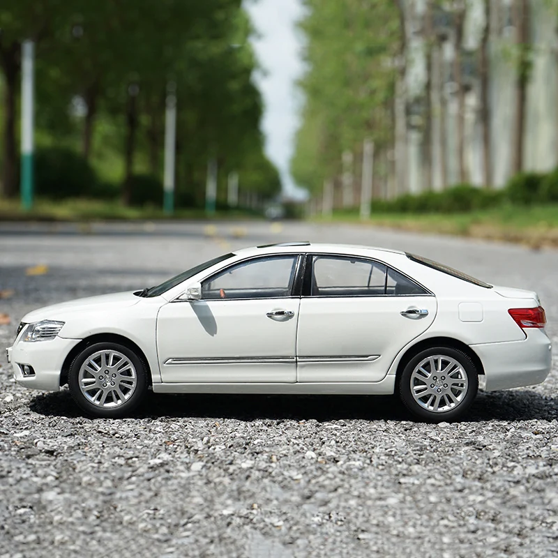 1:18 Scale GAC Toyota Camry 2008 Die-cast Model 2 1:18 Scale GAC Toyota Camry 2008 Die-cast Model - Image 2