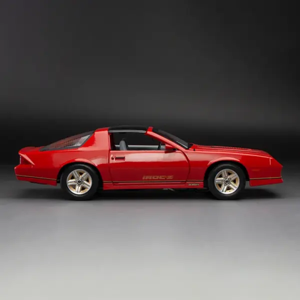 1985 Camaro IROC 1:18 Diecast Model Collectible - Image 6