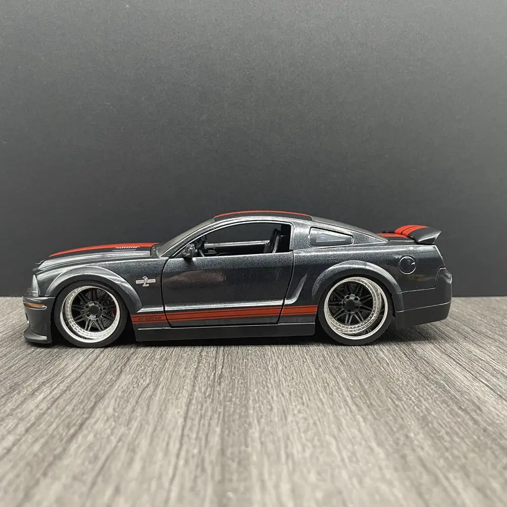 1:24 Ford Mustang Shelby GT500KR Diecast Model 2 1:24 Ford Mustang Shelby GT500KR Diecast Model - Image 2