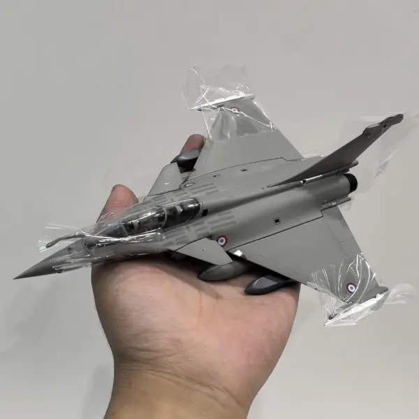 Diecast 1/72 Scale Dassault Rafale B Model - Image 2
