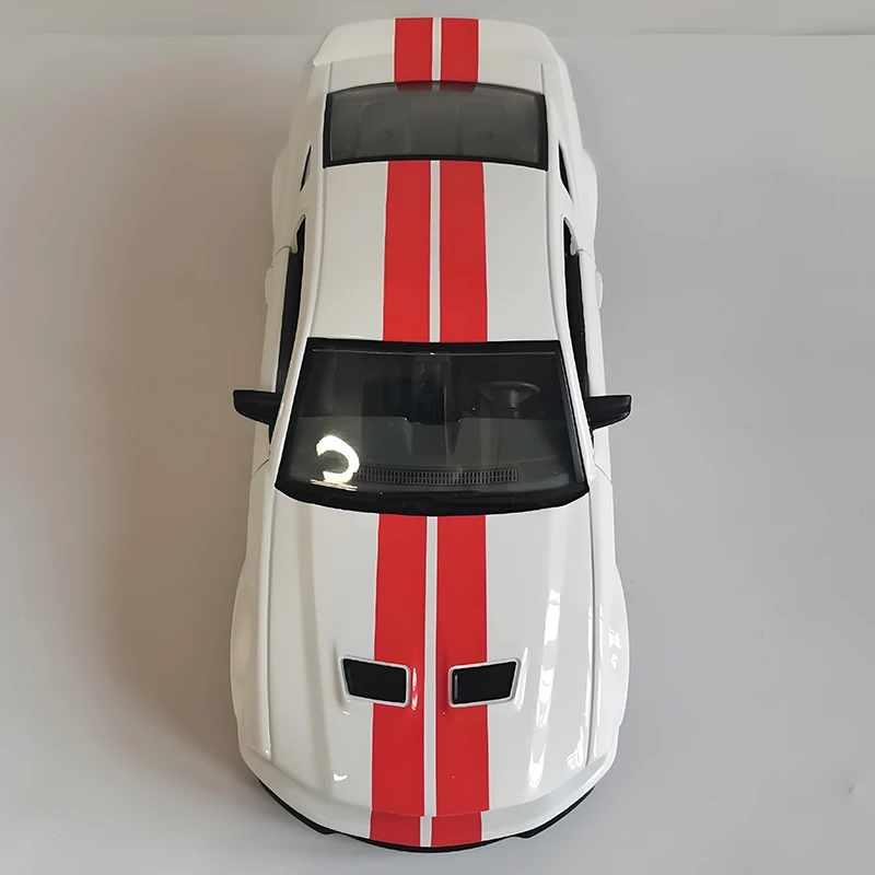 1:24 Scale 2007 Shelby GT500 Model Car 3 1:24 Scale 2007 Shelby GT500 Model Car - Image 3