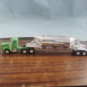 1:87 Scale Peterbilt 367 Tanker Truck Model 14 S2b7c3fd7488e41c19f805fd0d1f08307C