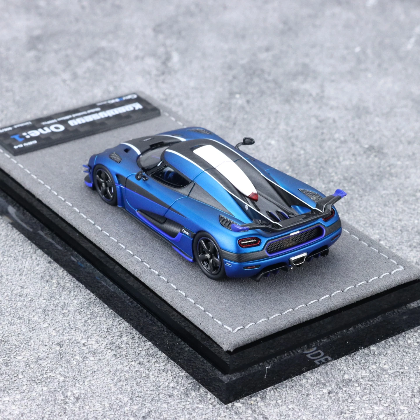 1:64 Koenigsegg One:1 Model by TOMICA 8 1:64 Koenigsegg One:1 Model by TOMICA - Image 8