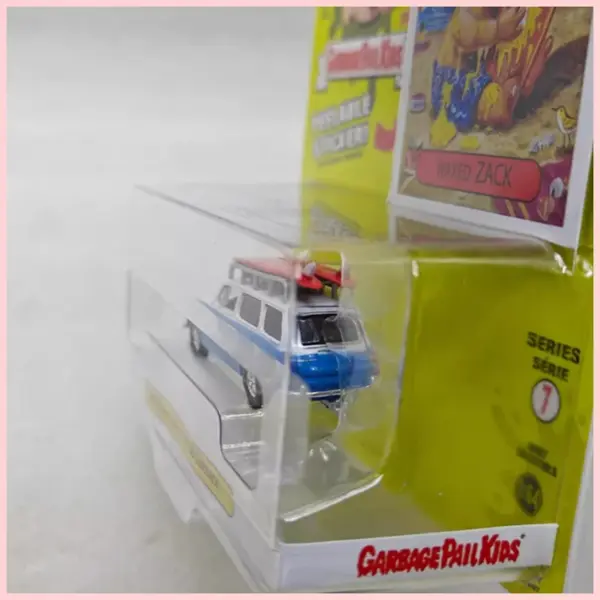 Diecast 1961 Type 3 Squareback Model with Surfboards - Image 4