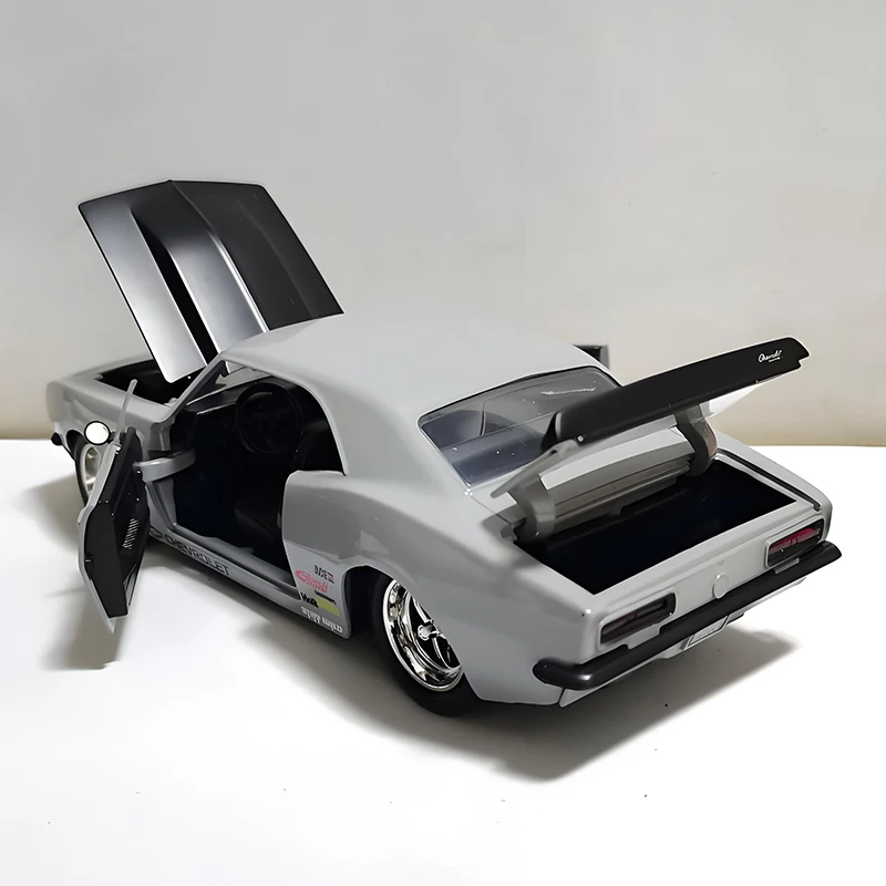1967 Camaro 1:24 Scale Diecast Model Car 6 1967 Camaro 1:24 Scale Diecast Model Car - Image 6