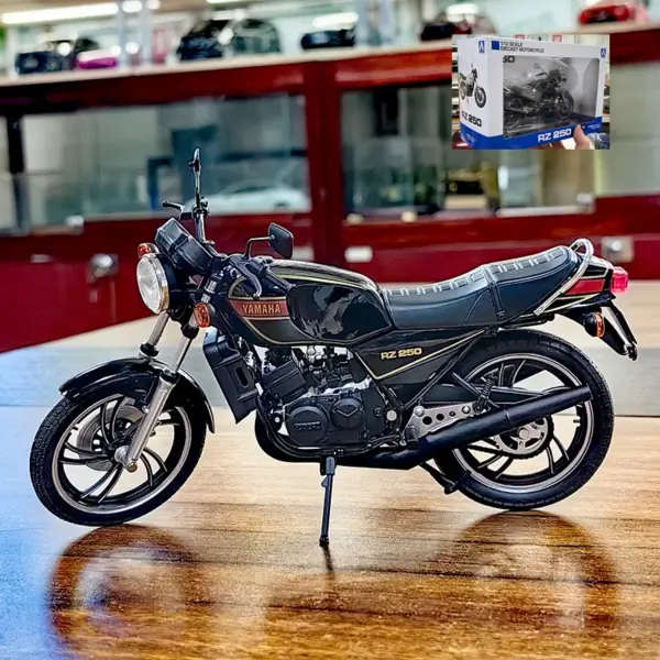 Yamaha RZ250 RD250LC 1:12 Scale Diecast Model - Image 8