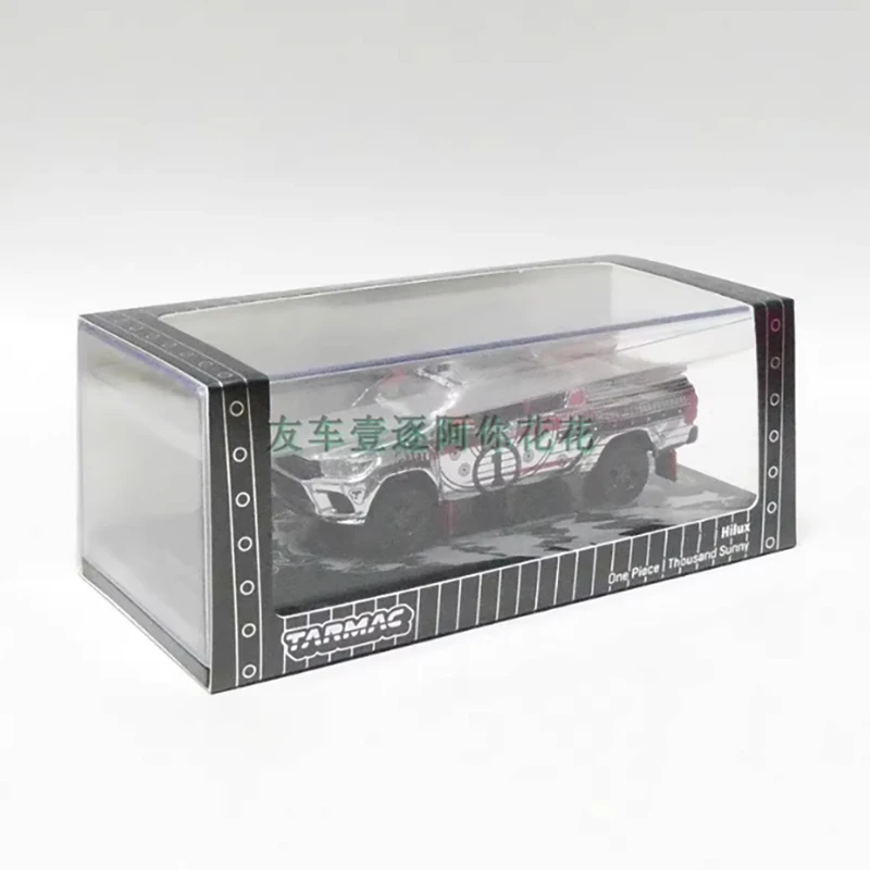 Tarmac Works 1:64 Scale Toyota Hilux Model 6 Tarmac Works 1:64 Scale Toyota Hilux Model - Image 6