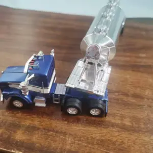 1:87 Scale Peterbilt 367 Tanker Truck Model 17 S33e2cac3a81c4385868327f89d9dbfe1p