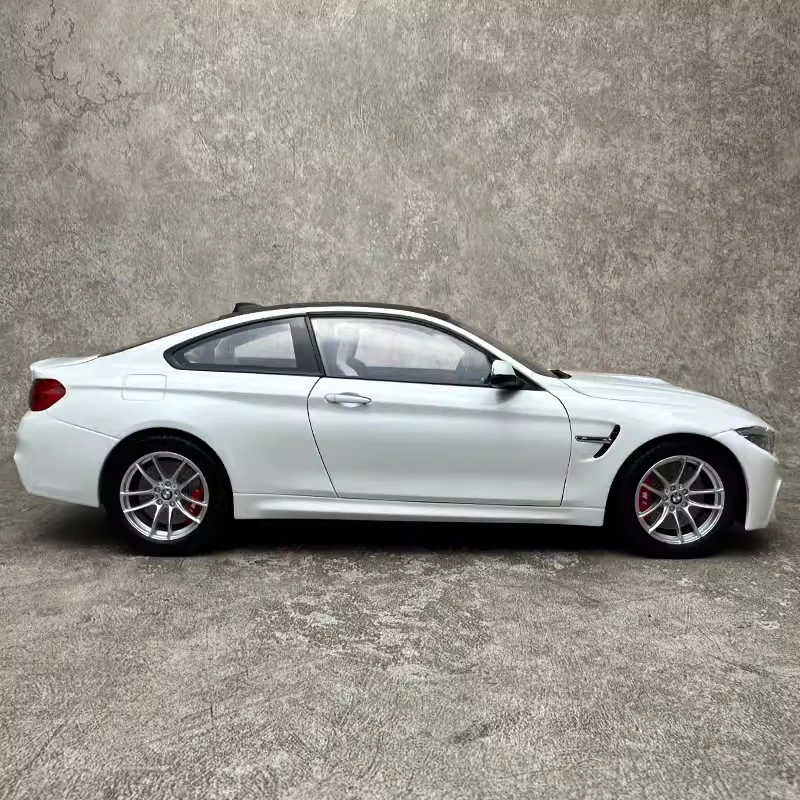 Diecast 1/18 BMW M4 Model Car Set 4 Diecast 1/18 BMW M4 Model Car Set - Image 4
