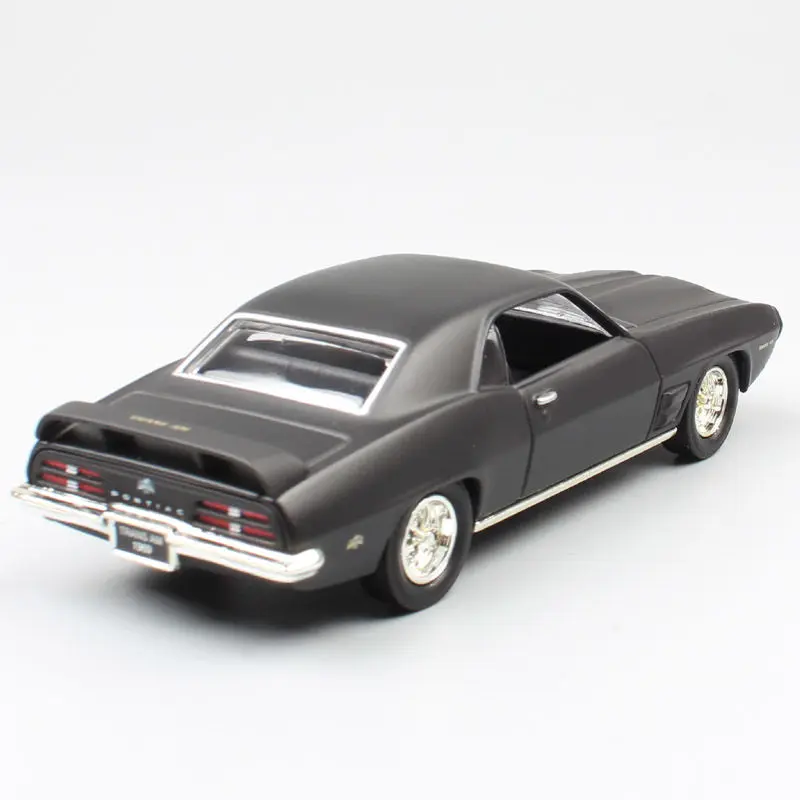 1:43 Scale Pontiac Firebird TRANS AM Model 3 1:43 Scale Pontiac Firebird TRANS AM Model - Image 3