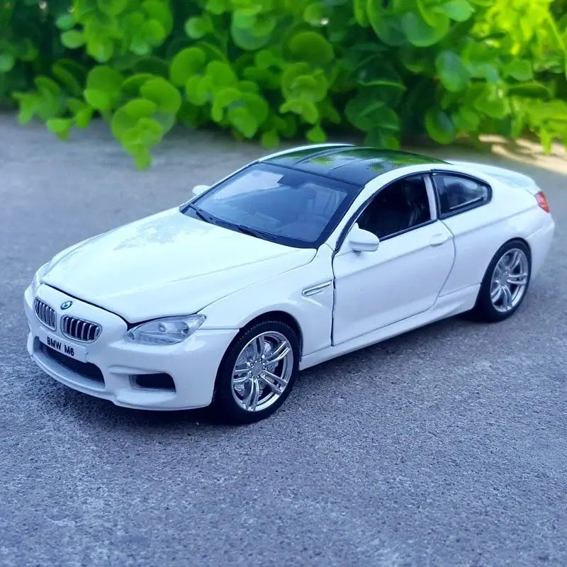 BMW M6 1:32 Scale Alloy Die-Cast Model 2 BMW M6 1:32 Scale Alloy Die-Cast Model - Image 2