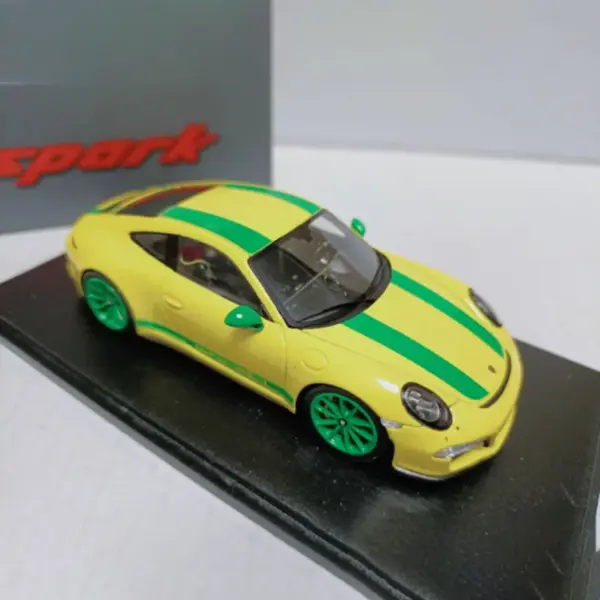 Spark 1/43 Scale Porsche 911 R Model Car - Image 4