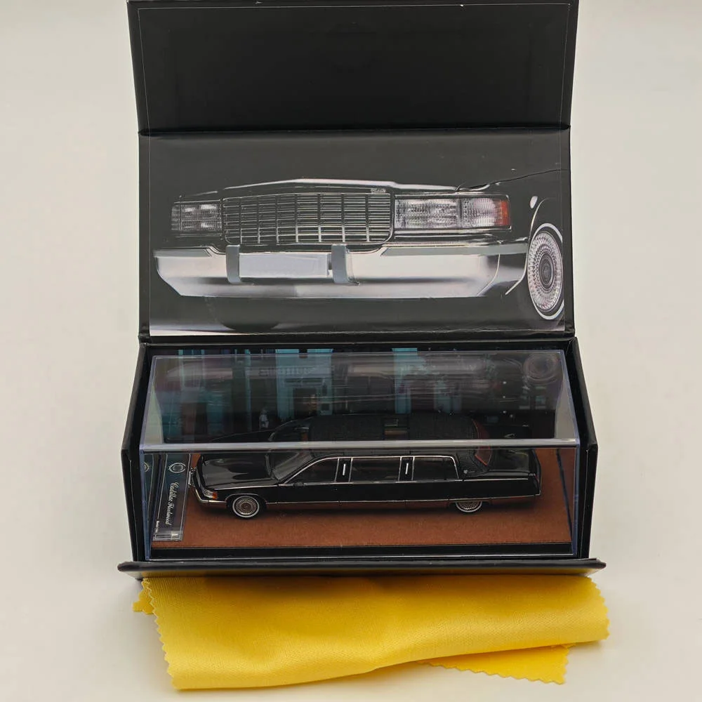 1/64 Scale Silver Fleetwood Diecast Model Car 8 1/64 Scale Silver Fleetwood Diecast Model Car - Image 8